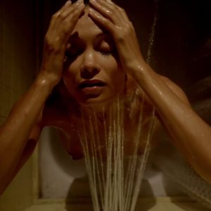 Thandie Newton Nude - Rogue s01e01 - 007